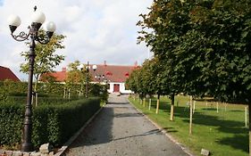 Hoby Gård
